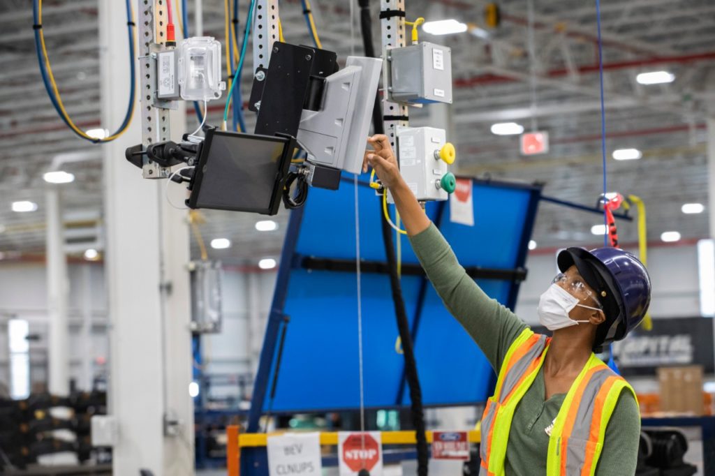 AT&T brings private 5G network, MEC to Ford's new electric vehicle factory