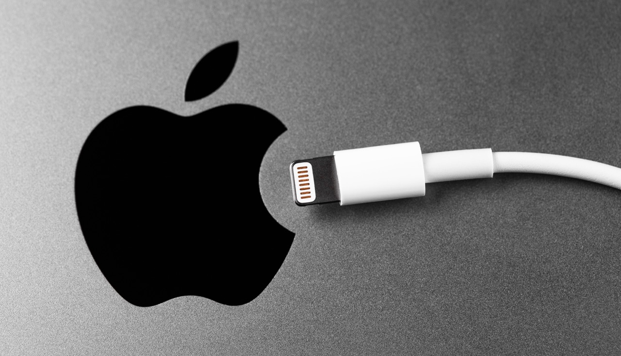 EU's new USB-C law means the end for Apple's Lightning port - RCR Wireless  News